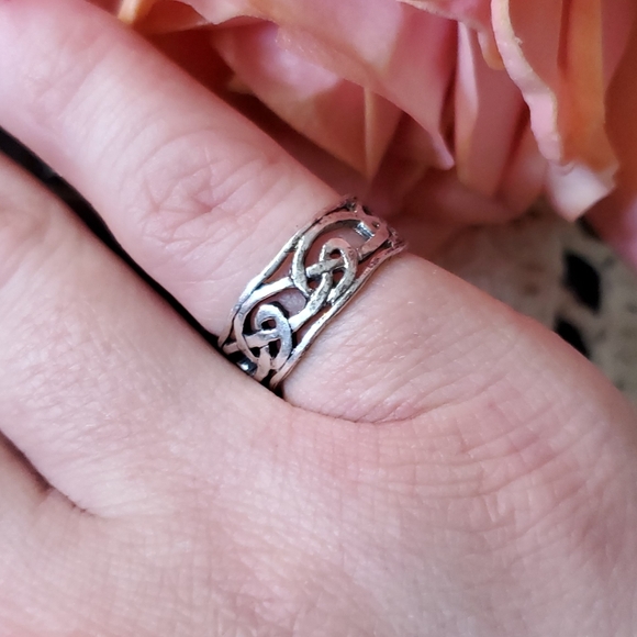 Hand Crafted Jewelry Vintage 925 Sterling Silver Ring Celtic Irish Triple Knot Sz 525